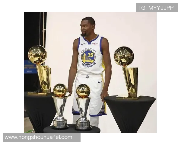 中国足球明星崛起之路：揭秘当前最受欢迎的球星及其成就